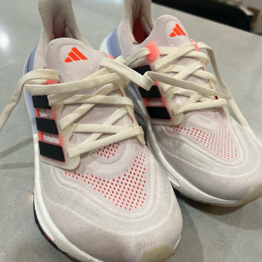 Adidas Ultraboost Sample - women’s size 7